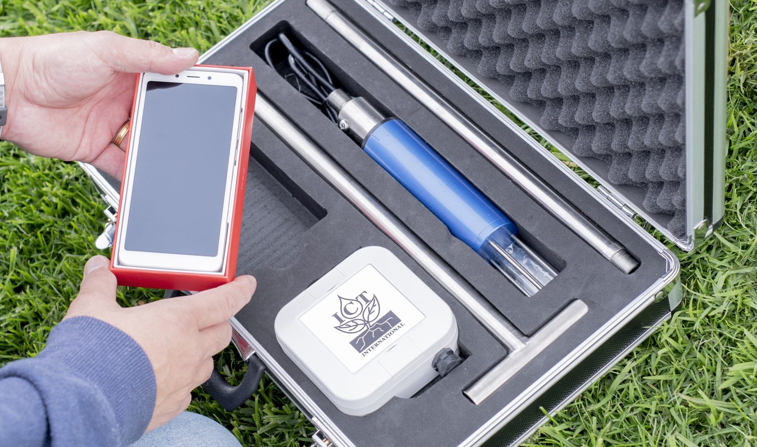 MPKit-for-portable-soil-moisture-measurement-in-carry-case-1536x907.jpg
